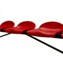 banco-metalico-con-asientos-rojo-pvc-5-plazas.webp